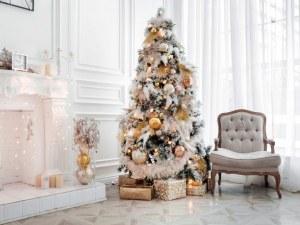 Модата при украсата на коледните елхи 2019