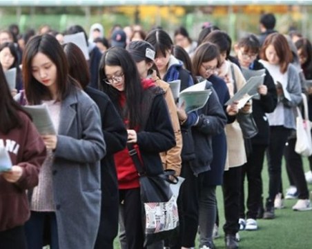 8-часовият изпит, заради който децата в Южна Корея се самоубиват