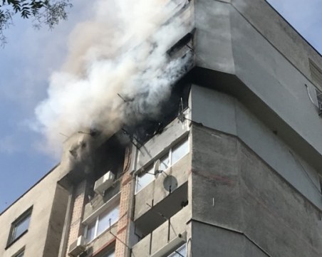 Дете и две жени пострадаха при пожар, настанени са в болница