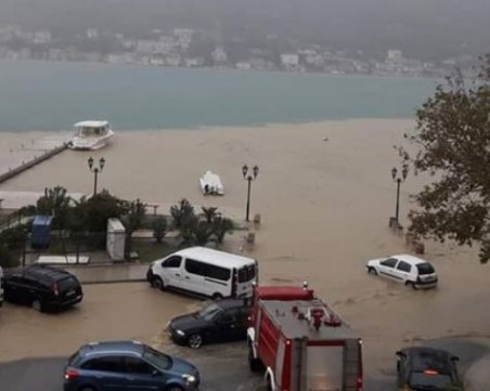 Потоп и хаос на Балканите след проливните дъждове и лошото време ВИДЕО