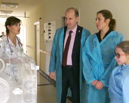 Семейство дари кувьоз за 20-ия рожден ден на сина си