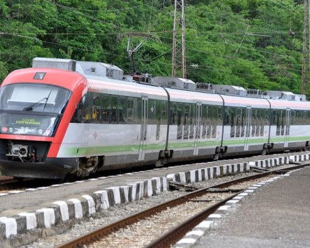 Бърз влак удари човек на гара Стара Загора! Хвърлил се пред локомотива