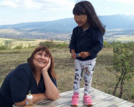 Близки на дъщеричката на починалата Албена искат тя да остане при вуйчо си СНИМКИ