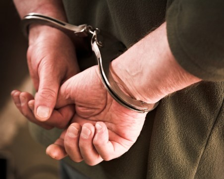 Искат постоянен арест за пловдивчанина, прелъстил и ограбил глухоняма жена