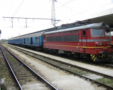 Мъжът, който скочи под влака в Стара Загора, оцеля