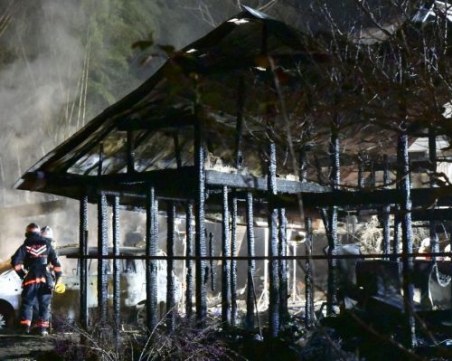 Шест души, от които 4 деца, загинаха при пожар в Япония