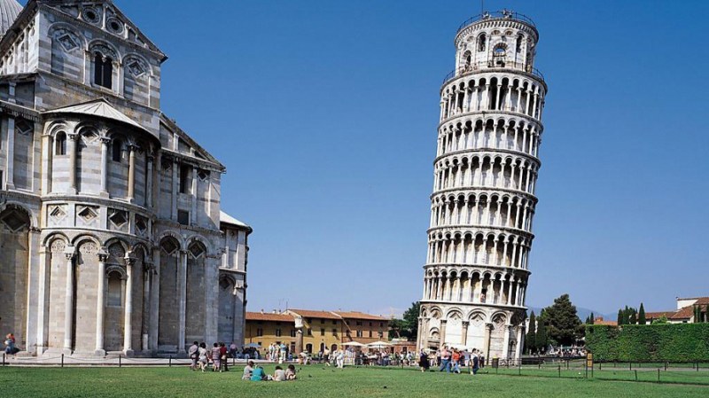 Наклонената кула в Пиза  се… изправя