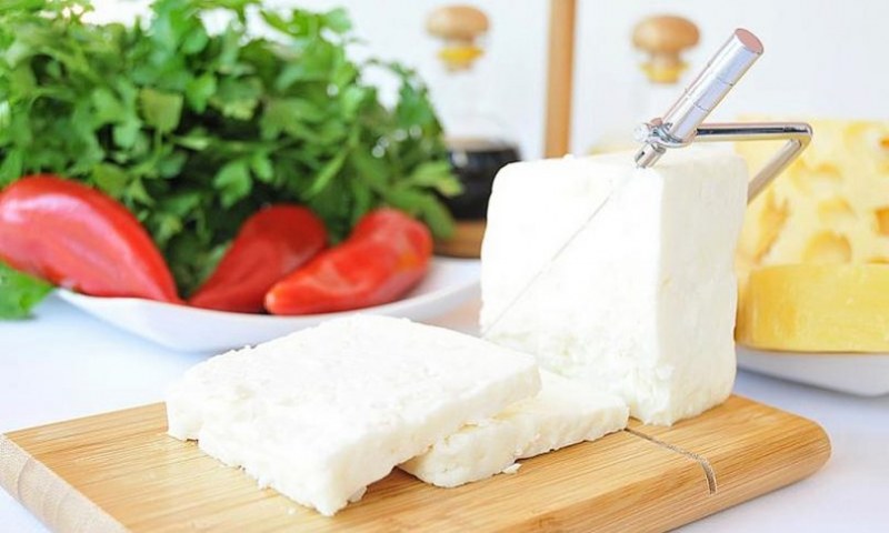 Проверка установи шокиращи резултати! Фермерското сирене съдържа смъртоносна бактерия!