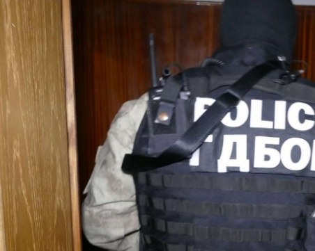 Арестуваха петима мъже, разпространявали брутални клипове с насилие над деца