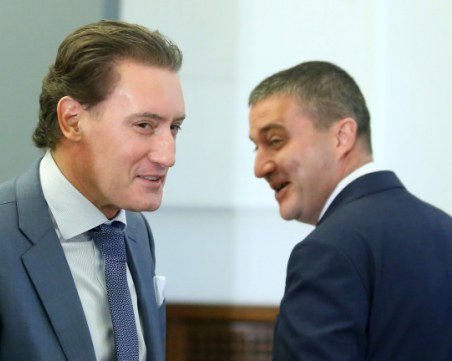 Горанов живее в апартамент на кръстника си, не на Домусчиев