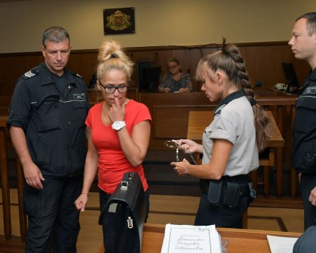 Началничка на арестите отрече твърденията, че Иванчева получава лоша храна