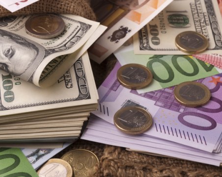 Полицаи откриха 350 000 евро, скрити в пералня