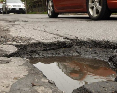 Стартираха поръчка за 1 милион лева за оправяне на пътища в села до Пловдив