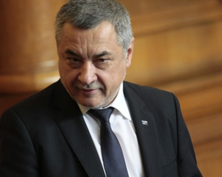 Валери Симеонов: Не може един гологлав чалгар да се изживява като съдия