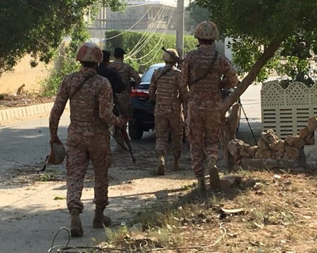 Въоръжени убиха двама полицаи в китайско консулство