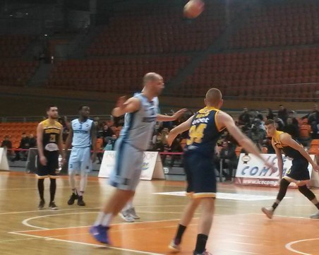 Академик Бултекс 99 наниза 113 точки за първа победа в Колодрума