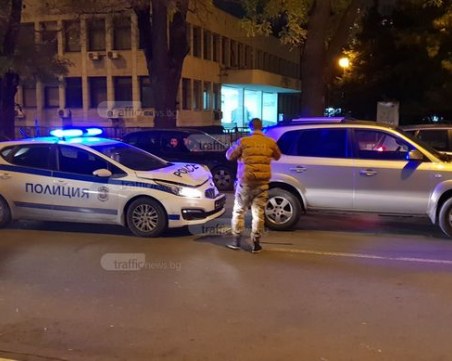 Пловдивска патрулка се натресе в джип пред Областна управа СНИМКИ