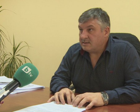 Разследват кмета на Гулянци за дадени пари на близки фирми