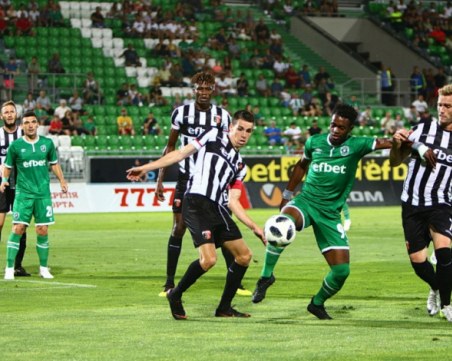 Реферът и гредата спасиха Лудогорец срещу Локо на Лаута ВИДЕО