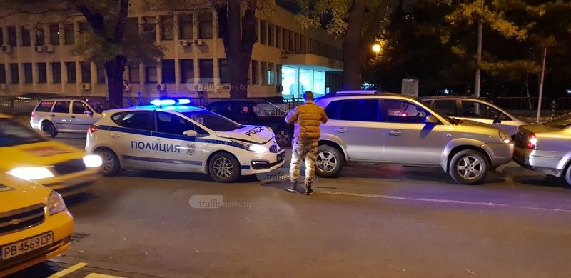 Пловдивска патрулка се натресе в джип пред Областна управа СНИМКИ