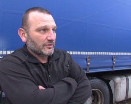 Кмет стана тираджия, за да храни семейството си
