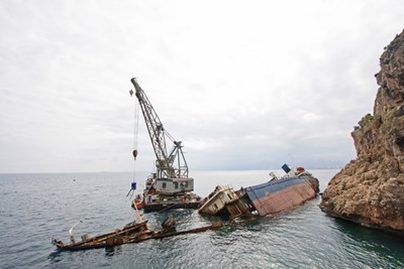 Руски кораб удари украински влекач ВИДЕО
