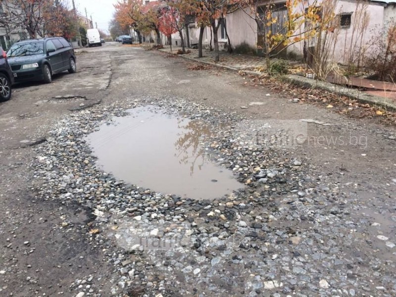 Жители на Първенец: И ние плащаме данъци, а по улиците ни вече няма асфалт СНИМКИ