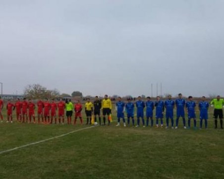 Спартак продължава с наказателната си акция