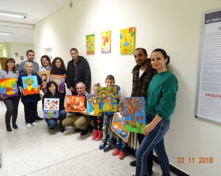 Специални картини украсиха отделение в болница в Пловдив СНИМКИ