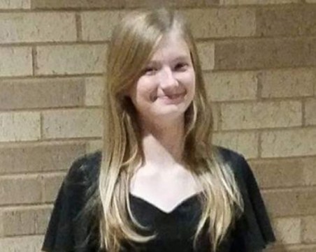 Тийнейджърка почина, след като изпусна зарядното за телефона си във ваната