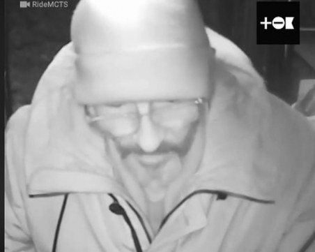 Бездомник влезе в автобус и... намери своя ангел хранител ВИДЕО