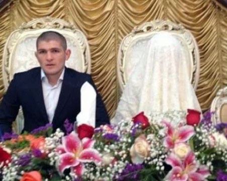 Хабиб Нурмагомедов продължава да мълчи за жена си