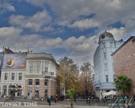 Хлопнаха вратата на център за туристи под носа на Иван Тотев, водил швейцарци към него