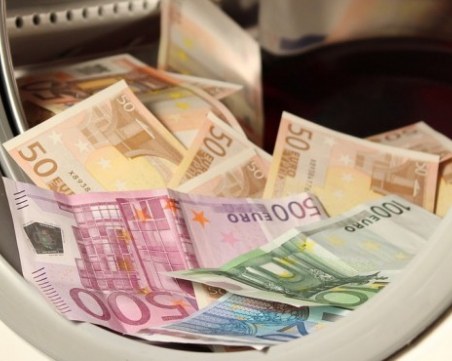 Холандец се опита да изпере 350 хил. евро, полицията го хвана в крачка