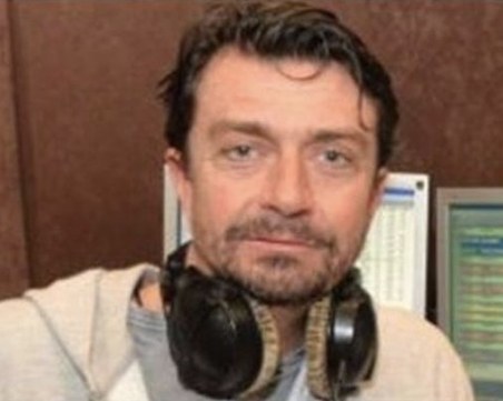 Убиха известен радиоводещ