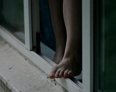 Жена се хвърли от 5-тия етаж, заради неплатени наеми