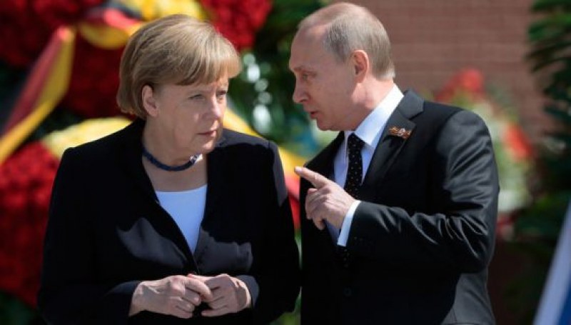 Путин поиска намесата на Меркел за конфликта с Украйна