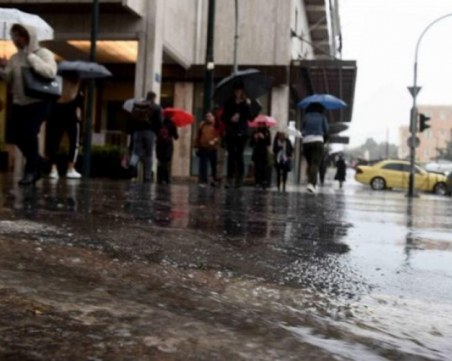 Бурята Пенелопи удари Гърция! Свлачища, блокирани пътища и наводнени къщи!