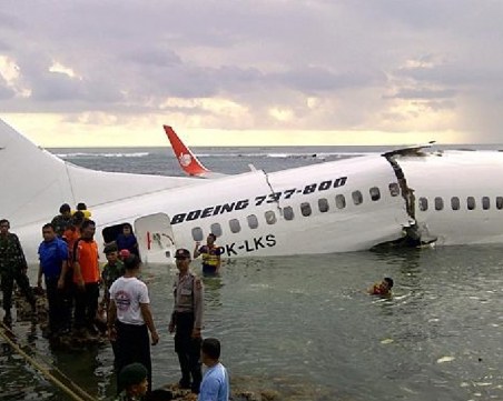 Катастрофиралият край Индонезия Боинг не е трябвало да лети