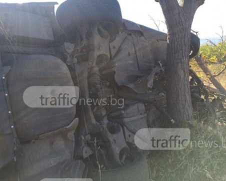 Мъртвопиян се заби в дърво в Пловдив, в болница е