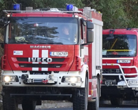 Пожар избухна в бивши складове на митниците близо до Кремиковци