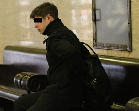 Ученик, удушил майка си: Съжалявам, искам по-лека присъда, за да уча