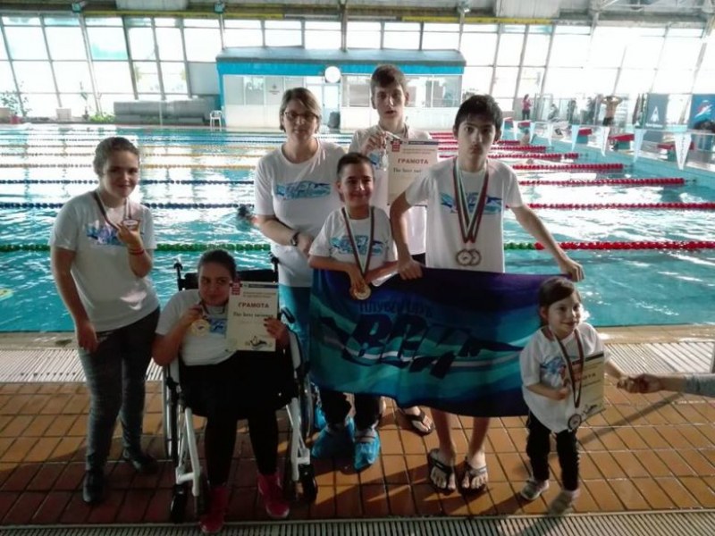 Дух! Специални деца от Пловдив спечелиха медали по плуване СНИМКИ+ВИДЕО