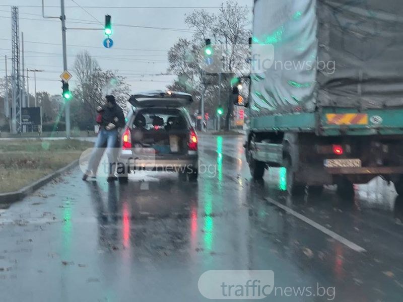 Екшън! Шофьори си разменят юмруци на пловдивски булевард СНИМКИ