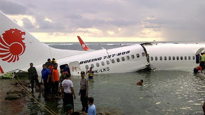 Катастрофиралият край Индонезия Боинг не е трябвало да лети