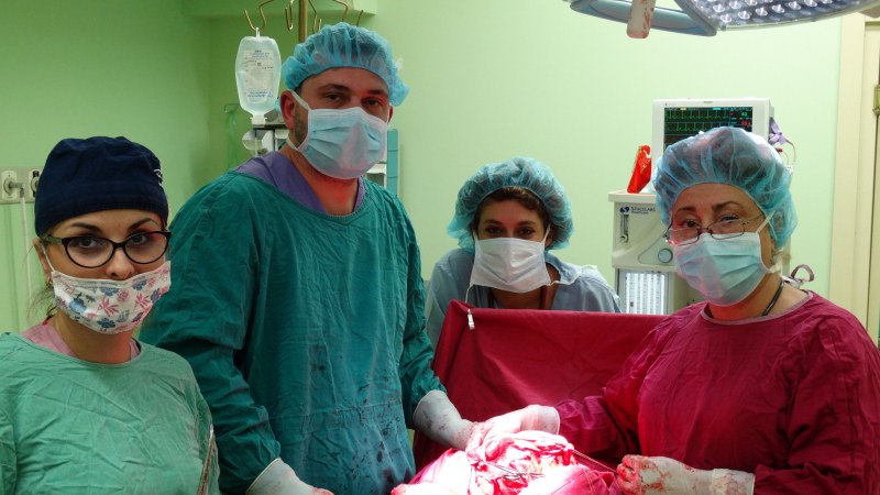 Пловдивски лекари отстраниха 11-килограмов тумор от 51-годишна пациентка