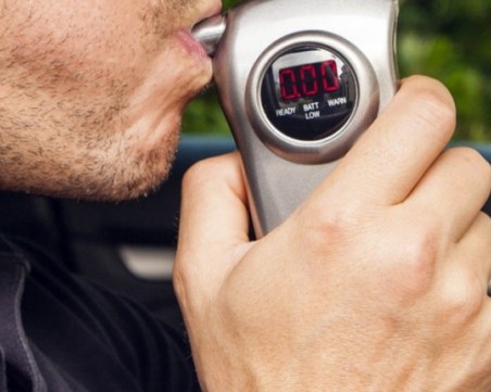 30-годишен шофьор се качи дрогиран зад волана, закопчаха го