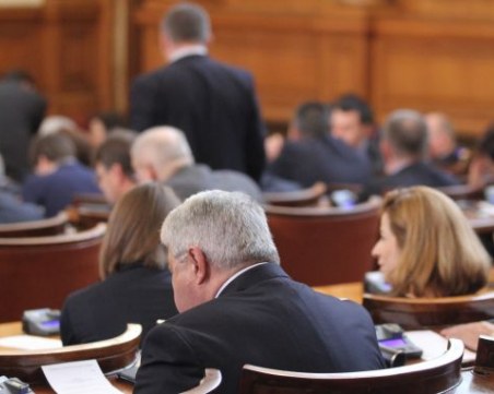 Депутатите решиха: Партийната субсидия остава 11 лева