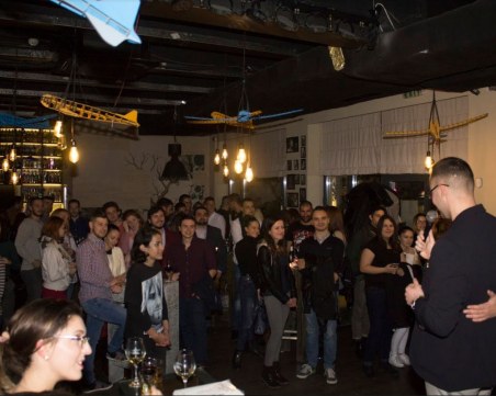 Пловдивски адвокат, почитател на Стивън Кинг, представи книга си “Жена от кал“