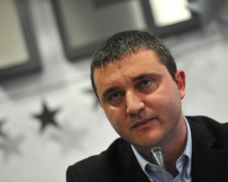 Проверяват министъра на финансите заради луксозния му апартамент